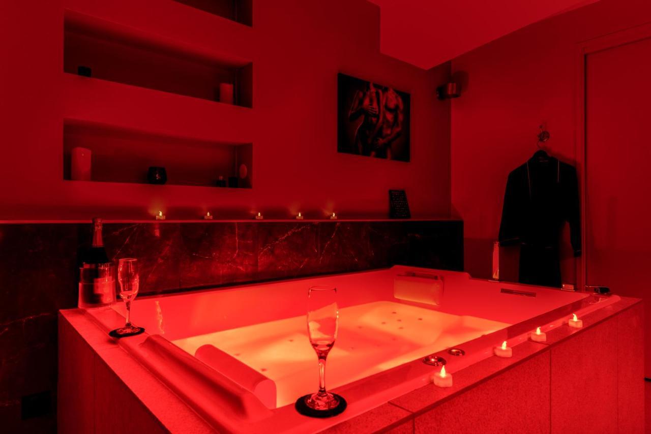 Les Gites De Laure - O Lit Divin, Instant De Volupte, Balneo Sauna, Climatisation, Netflix, 160M De La Cite Medievale Каркассон Экстерьер фото